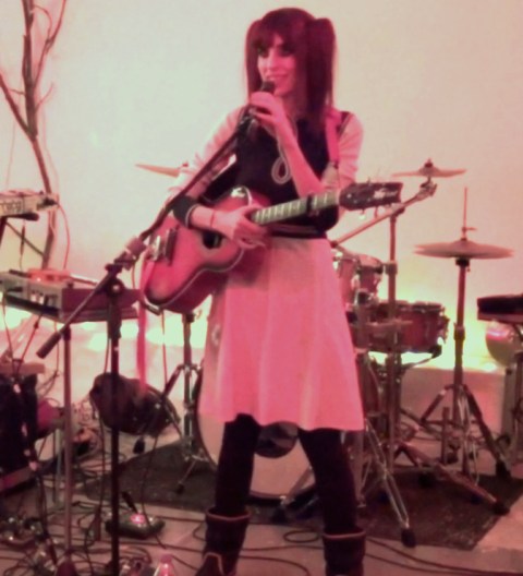 Raf and O performing 'Lady Grinning Soul'