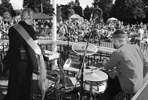 raf-and-o-live-at-bowies-beckenham-oddity-aka-memory-of-a-free-festival